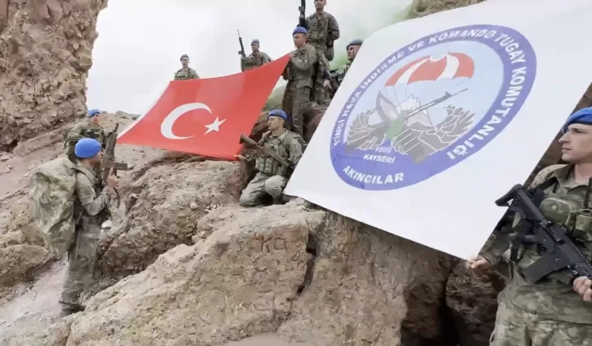 Kahraman komandolar Erciyes'te... Somalili askeri personelle keşif tırmanışı
