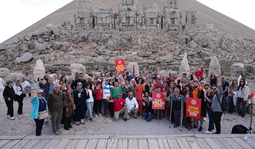 Nemrut'un zirvesinde tarihi mesaj: Çocuk felcine son!