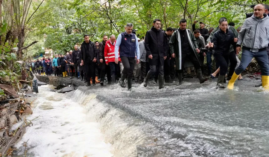 Bakan Kurum'dan Ayazağa'da sel açıklaması... Önce afetin izlerini kaldıracağız