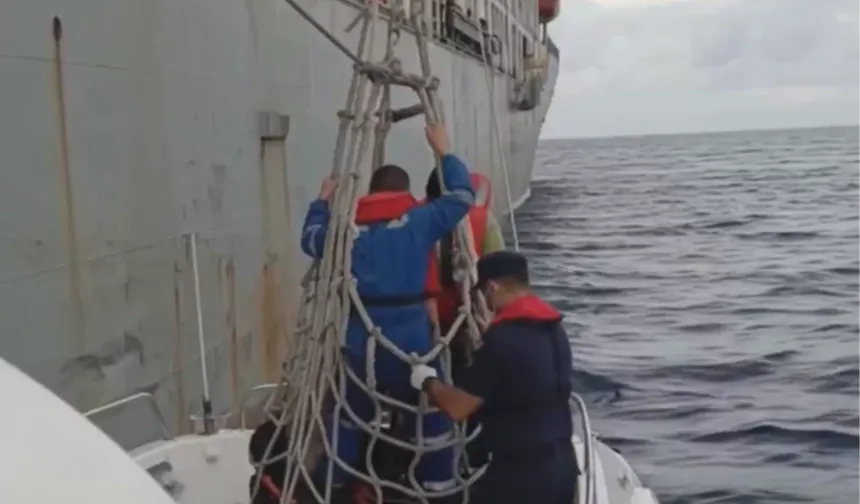 Kaş açıklarında yaralanan gemi mürettebatı Sahil Güvenlik tarafından kurtarıldı