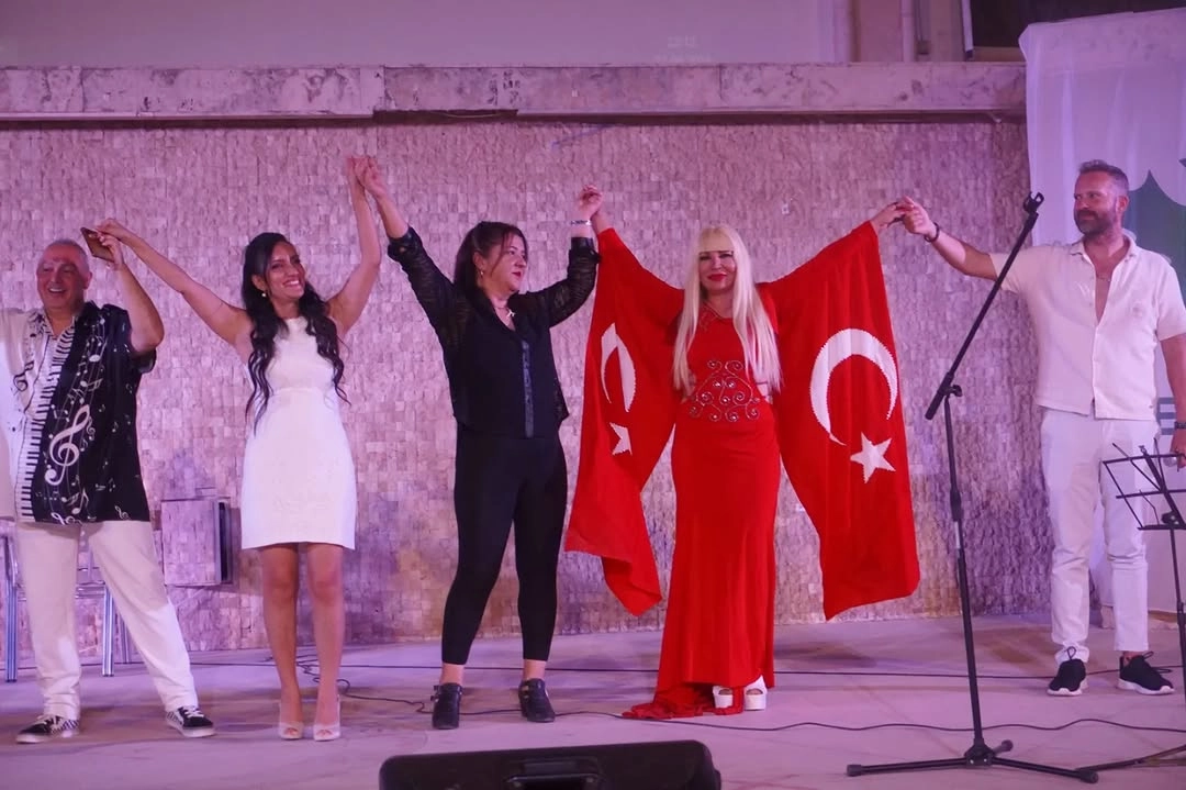 DJ Eva Başak'tan sokak hayvanları için anlamlı konser