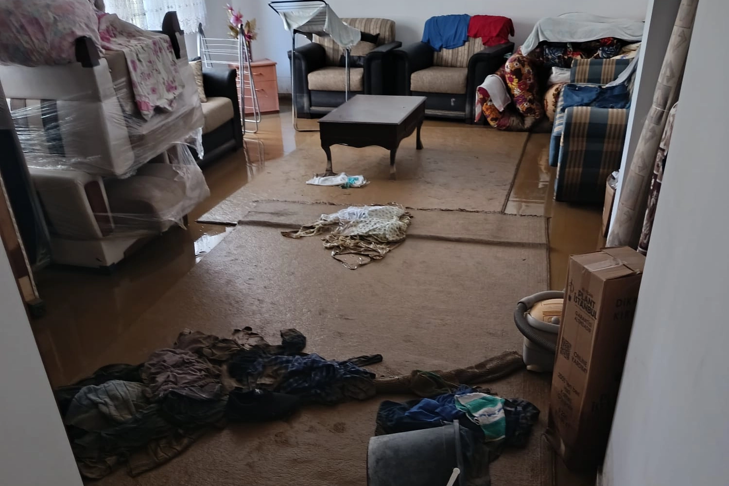 Manisa Salihli'deki sel mağdurlarının yaraları sarılıyor