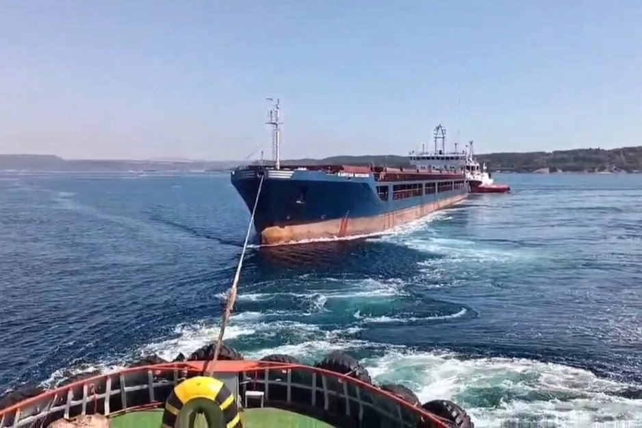 Çanakkale Boğazı'nda 142 metrelik gemi emniyete alındı