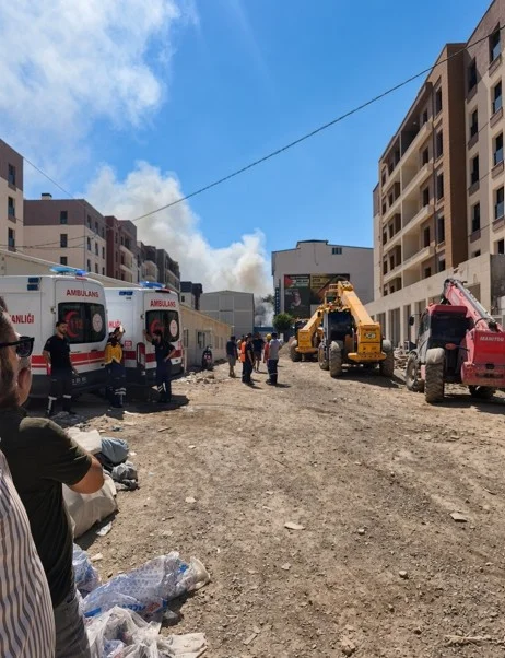 Malatya'da konteyner kent alevlere teslim oldu