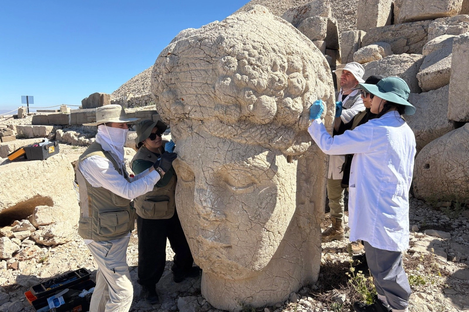 Nemrut Dağı'nda kapsamlı koruma... Heykeller nanoteknolojiyle güçlendiriliyor