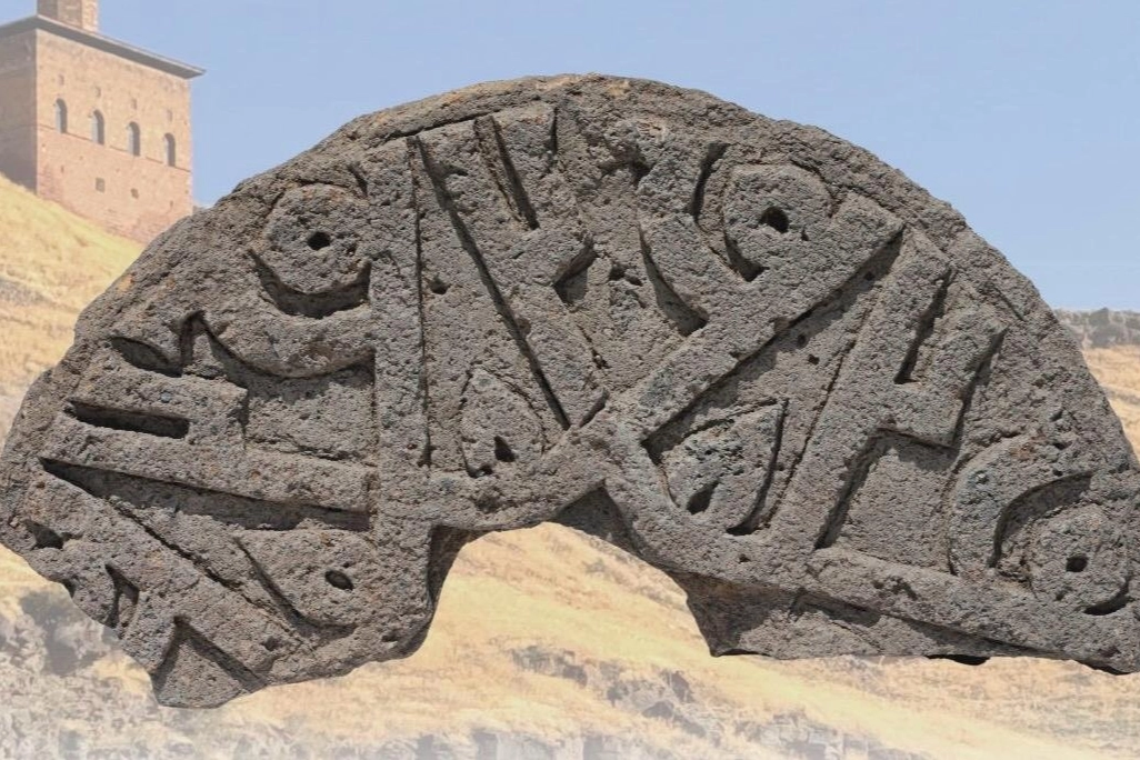 Selçuklu taşında 'Hz. Muhammed' ismi 6 kez yer aldı... Ani'de tarihi keşif!