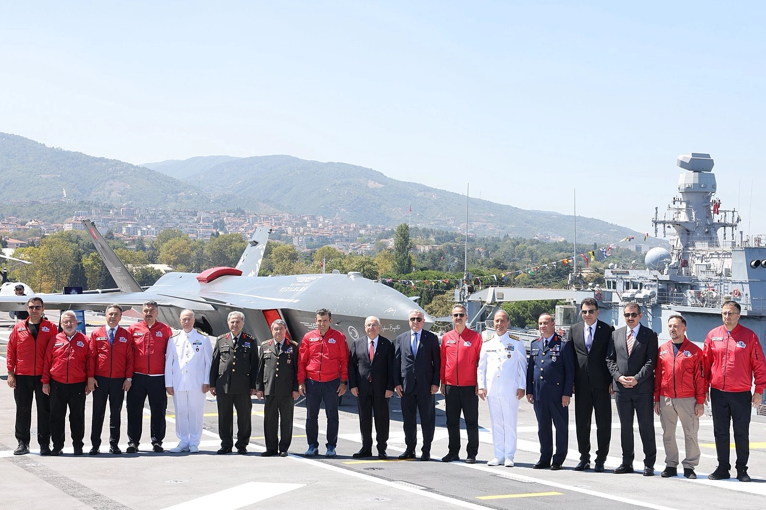 TEKNOFEST Mavi Vatan başladı... Bayraktar: Mavi Vatan'ın tek bir damlasından vazgeçmeyiz