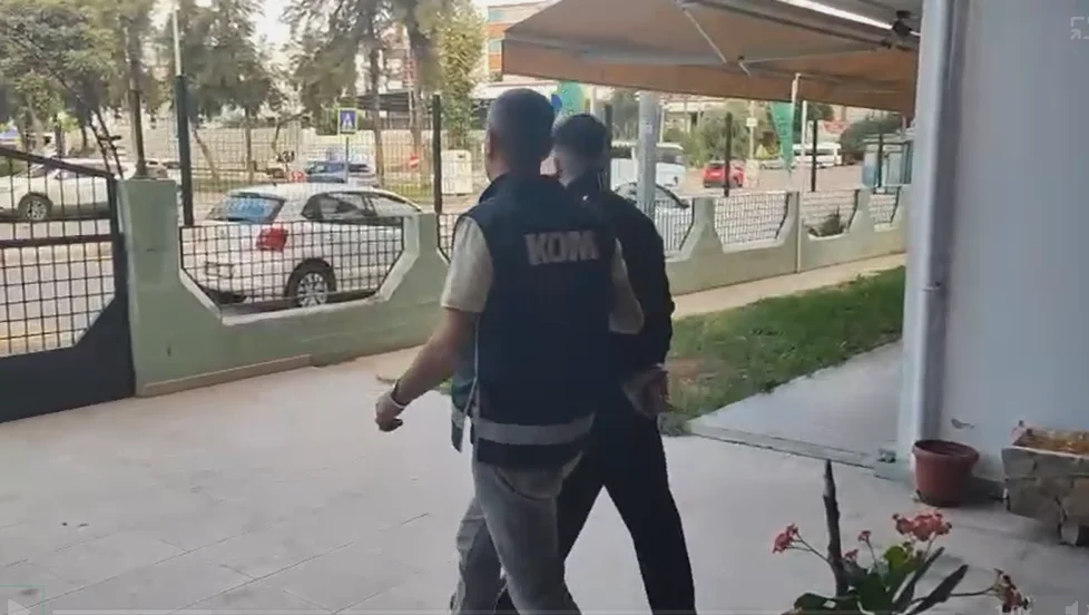 Antalya'da suç örgütlerinin sosyal medya yapılanmasına operasyon: 5 gözaltı