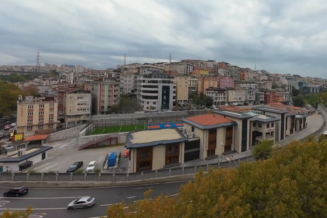 Beyoğlu'nda yeni okul öğrencileriyle buluştu