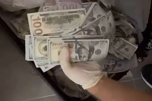 Esenyurt'ta sahte dolar operasyonu! 2 milyon 890 bin dolar ele geçirildi