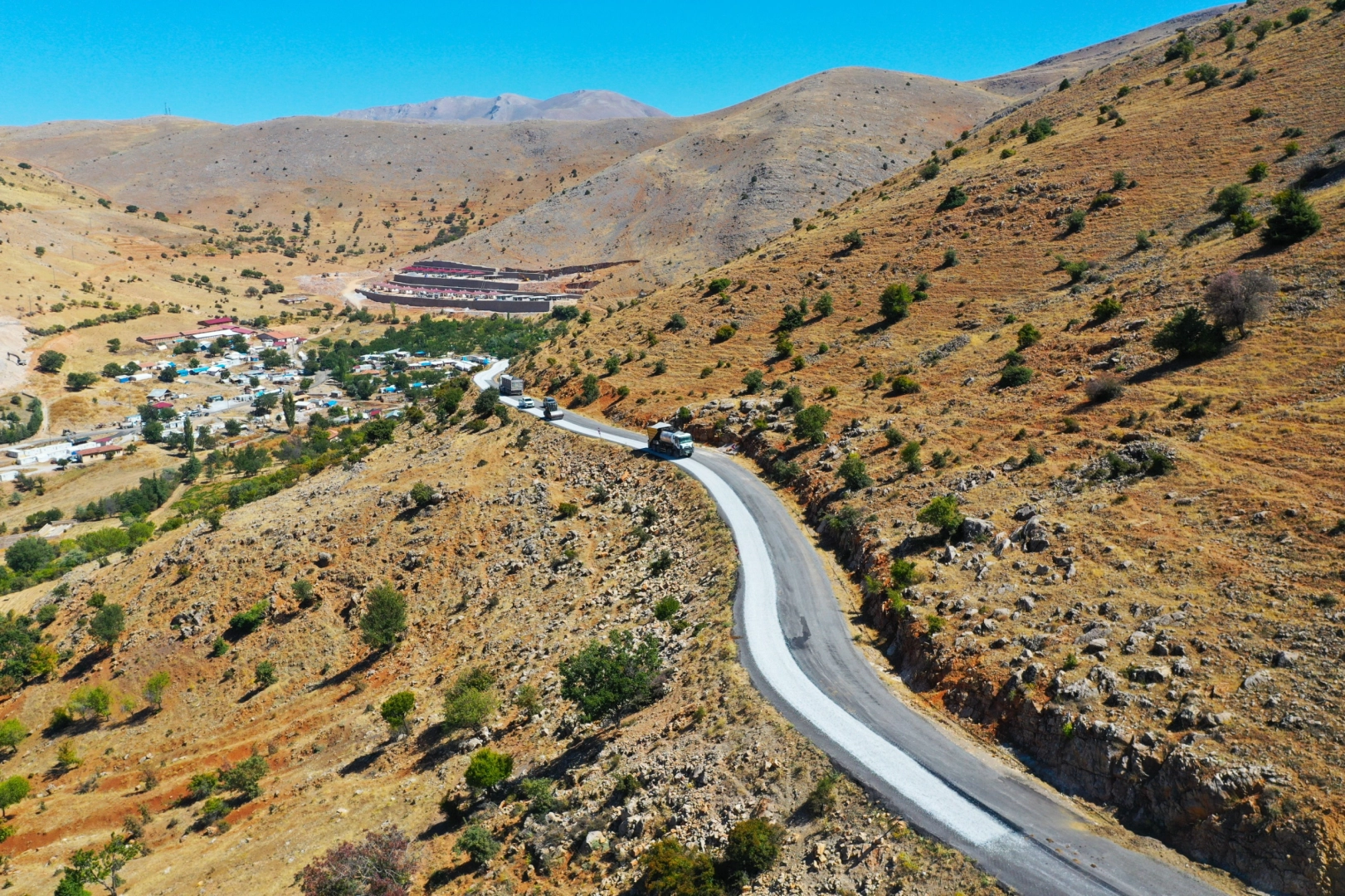 Malatya'da 55 kilometrelik grup yolunda çalışmalar sürüyor