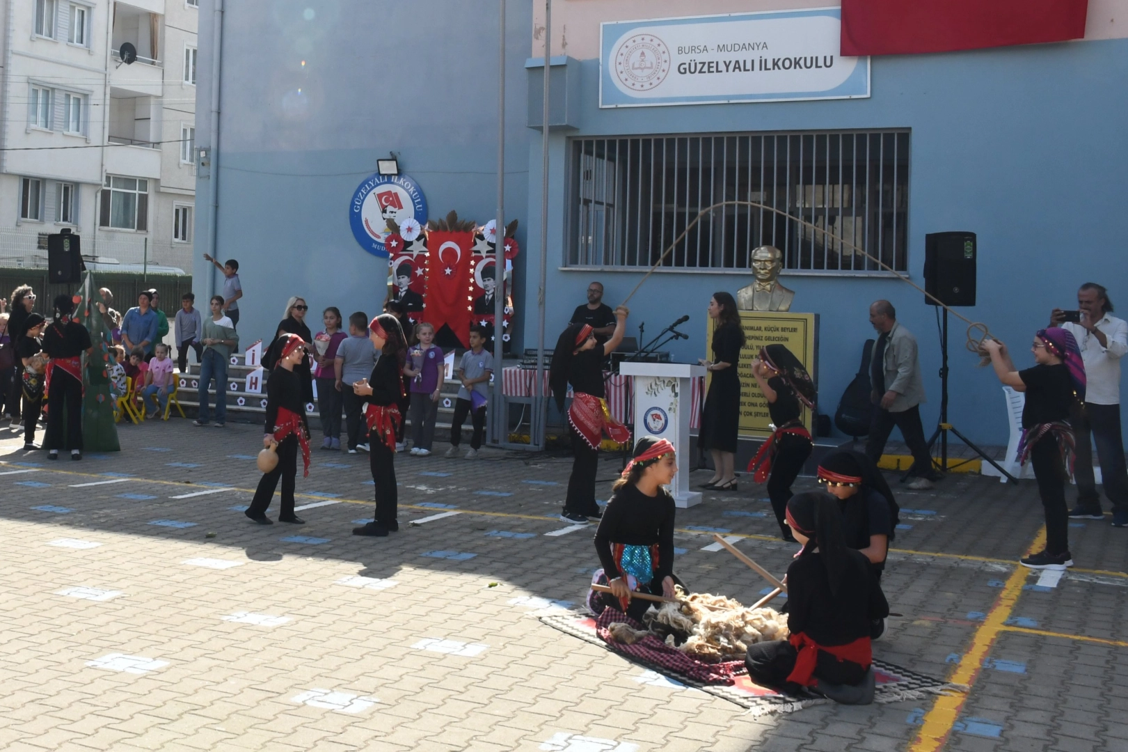 Mudanya'da İlköğretim Haftası'na renkli kutlama