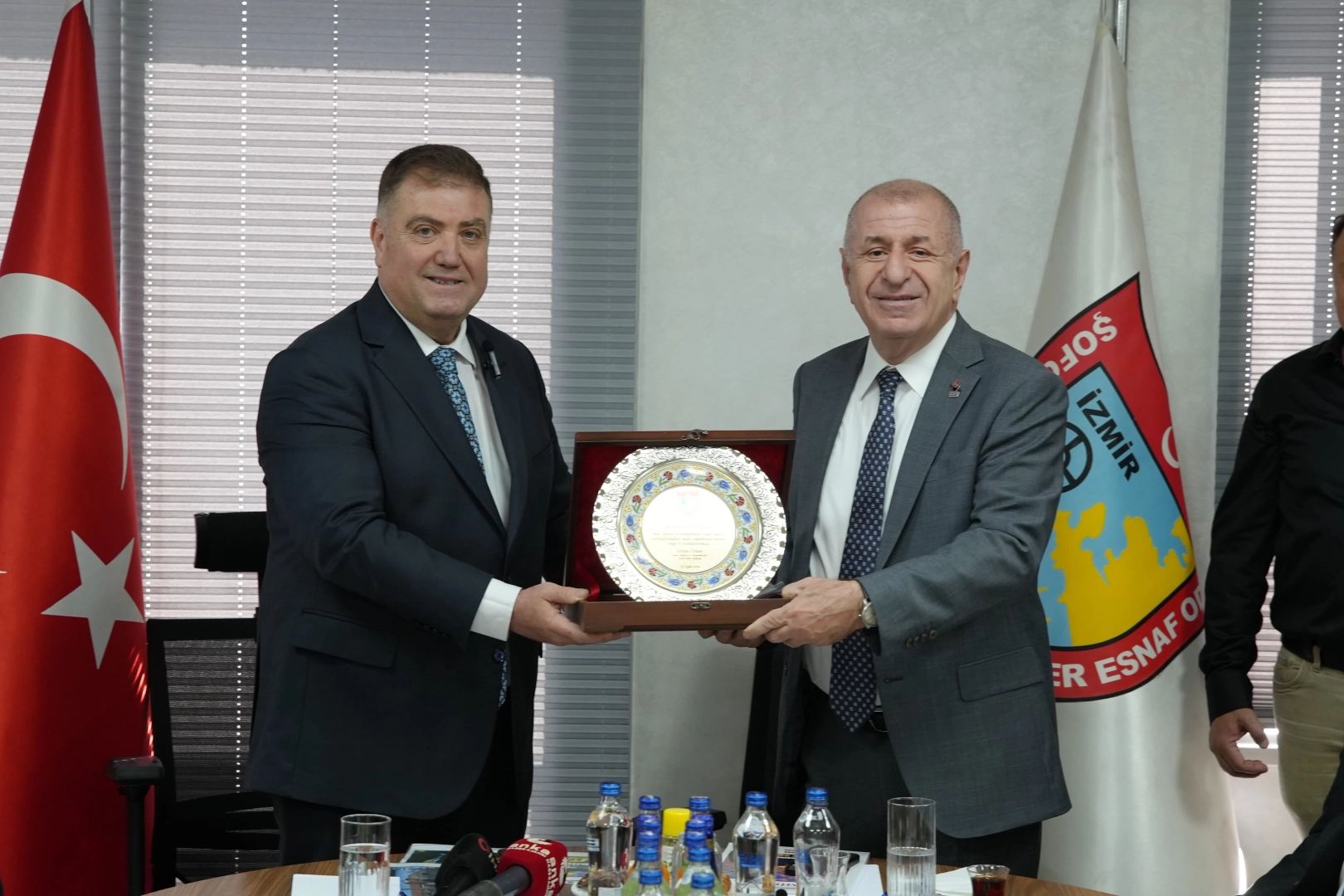 Prof. Dr. Özdağ'dan esnaf ve ekonomi çıkışı: Türkiye ağır bir buhran yaşıyor