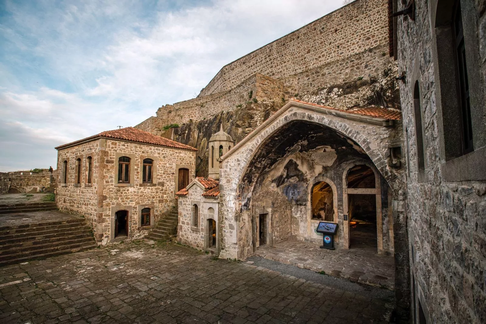YAŞAM